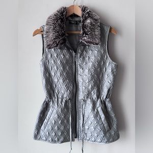 Onque Casual vest with removable fur collar.